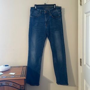 Medium wash men’s extreme stretch original straight jeans 30x32